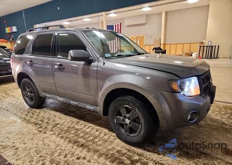 2011 Ford Escape Xlt z USA, uszkodzony, nr VIN 1FMCU9D71BKB35911